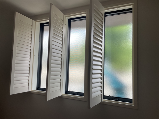 ウッドシャッターの施工例（３）